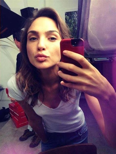 aznufr|GAL GADOT Nude .